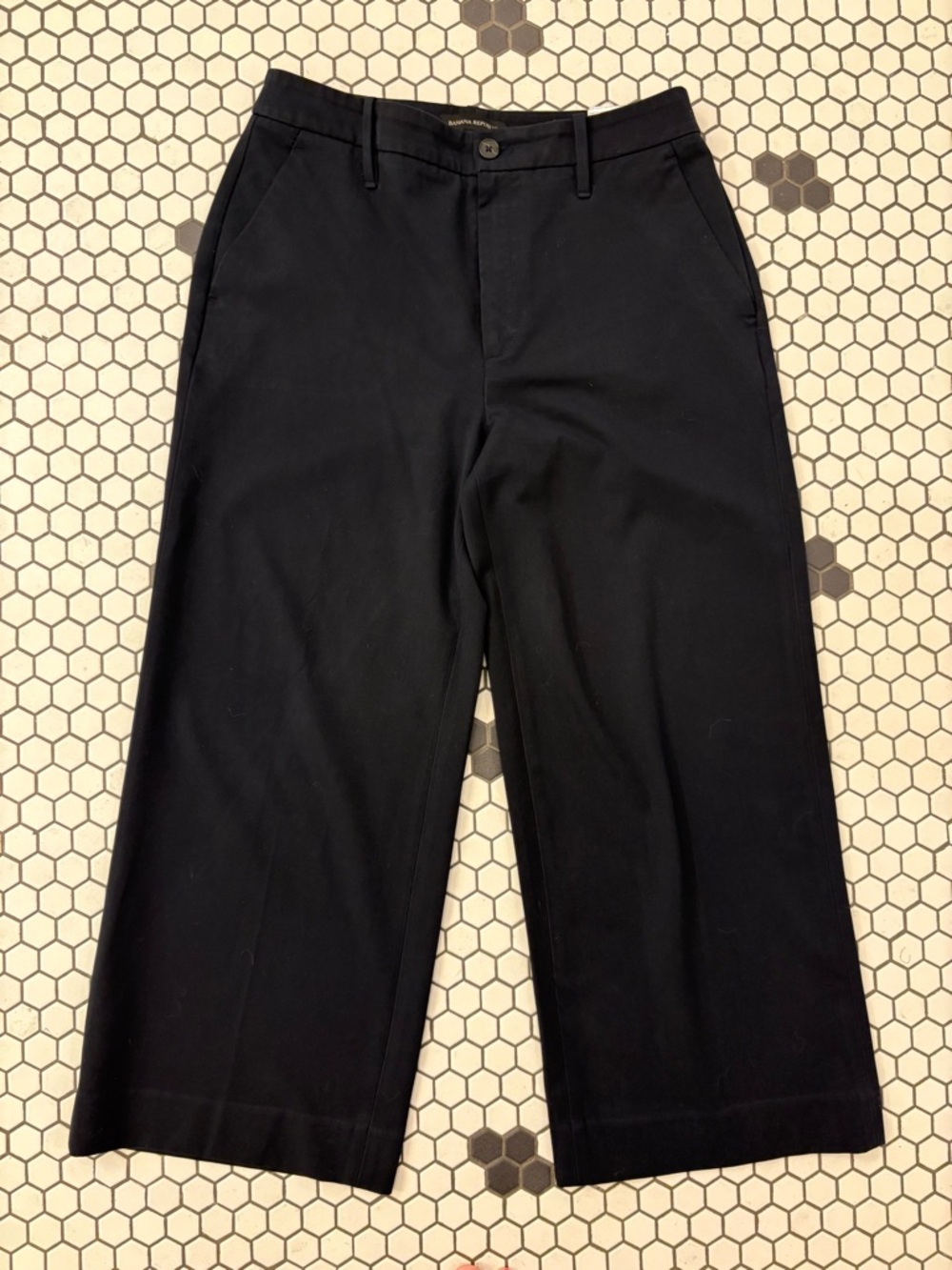 Banana Republic Navy Wide Leg Cropped Pants – Size 8 Tailored Workwear